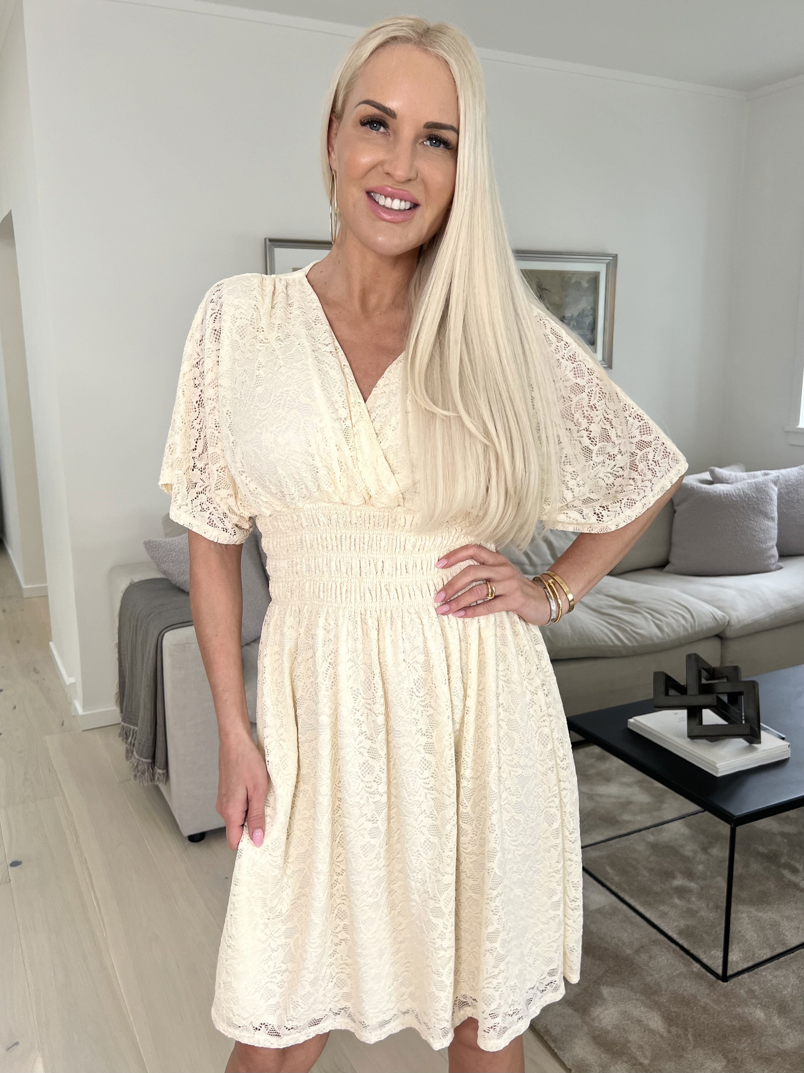 Pams Lace Short S/S - Kort blondekjole med korte ærmer